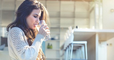 Khám phá 8 lợi ích sức khỏe từ việc uống nước khi bụng đói